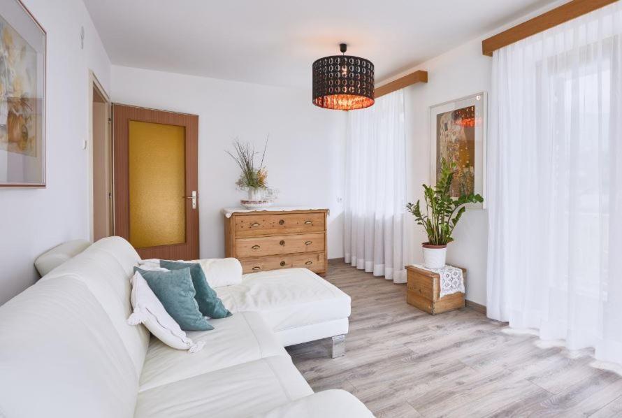 Apartmenthaus Haringer Novacella ภายนอก รูปภาพ